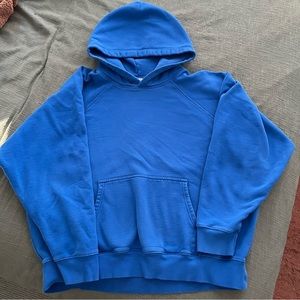 COZY FLEECE RAGLAN HOODIE - TNA